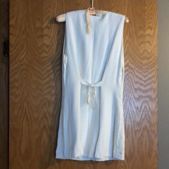 Pretty white button up vest - Picture 4 of 5